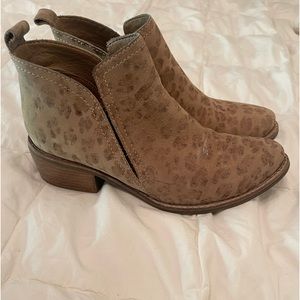 Matisse wilder leopard bootie size 6